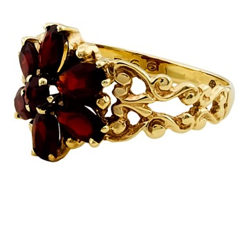 9ct gold Garnet Cluster Ring size O